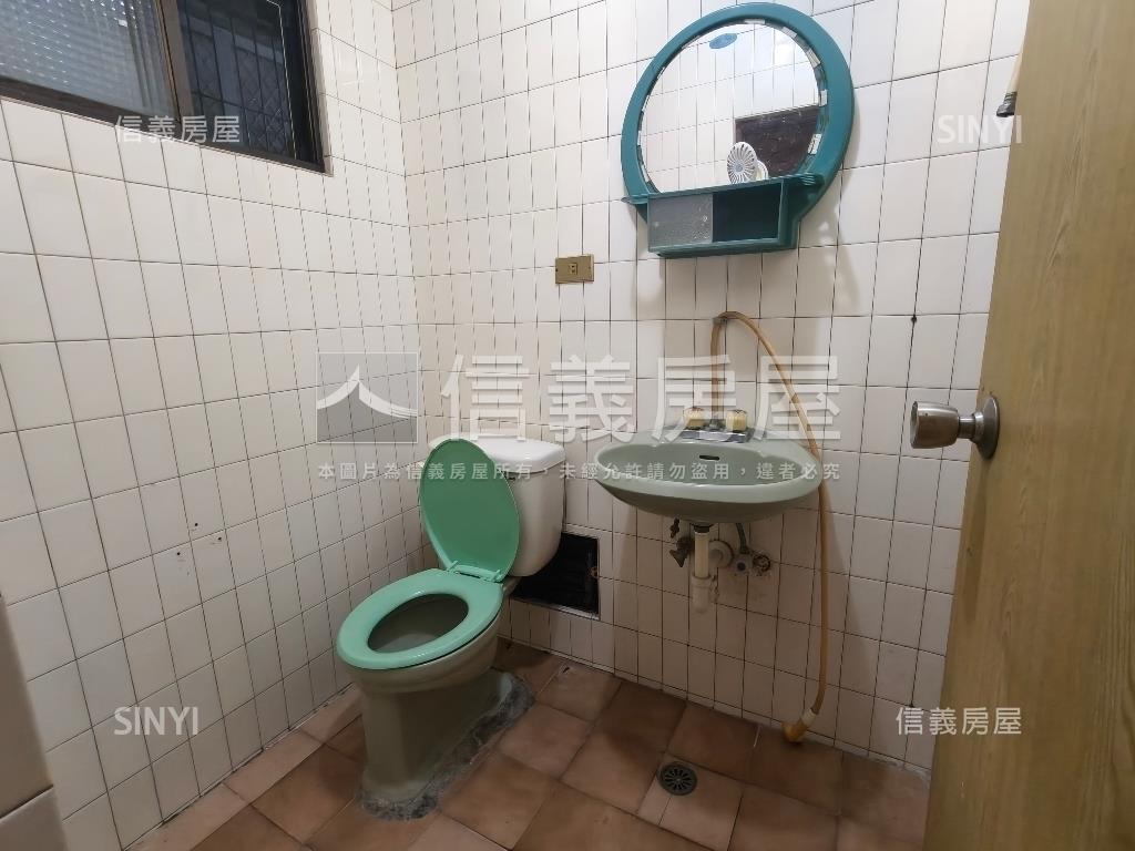 近輕軌壽山公園站華廈３房房屋室內格局與周邊環境