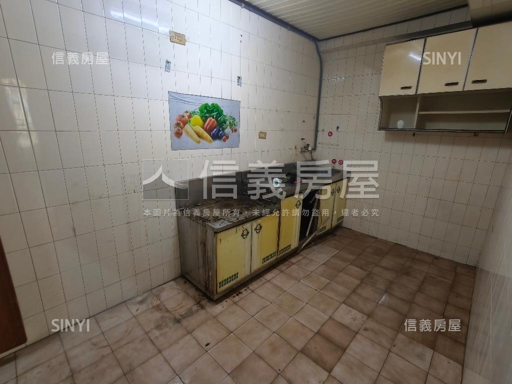 近輕軌壽山公園站華廈３房房屋室內格局與周邊環境
