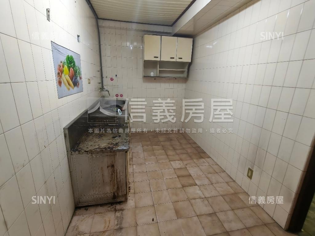 近輕軌壽山公園站華廈３房房屋室內格局與周邊環境