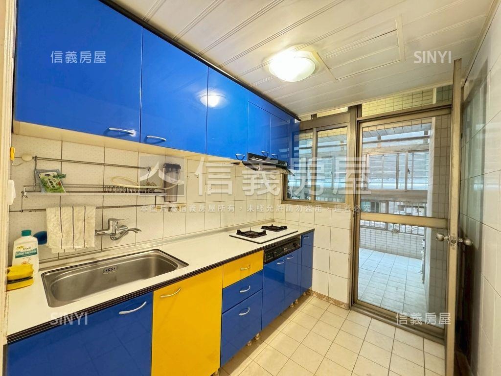 稀有二街前段露臺三房車位房屋室內格局與周邊環境