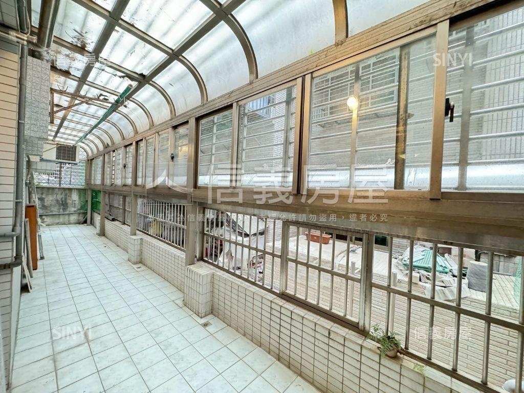 稀有二街前段露臺三房車位房屋室內格局與周邊環境