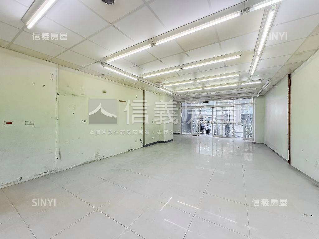 文心路大面寬角店房屋室內格局與周邊環境
