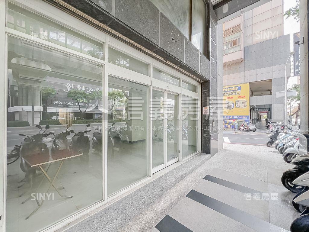 文心路大面寬角店房屋室內格局與周邊環境