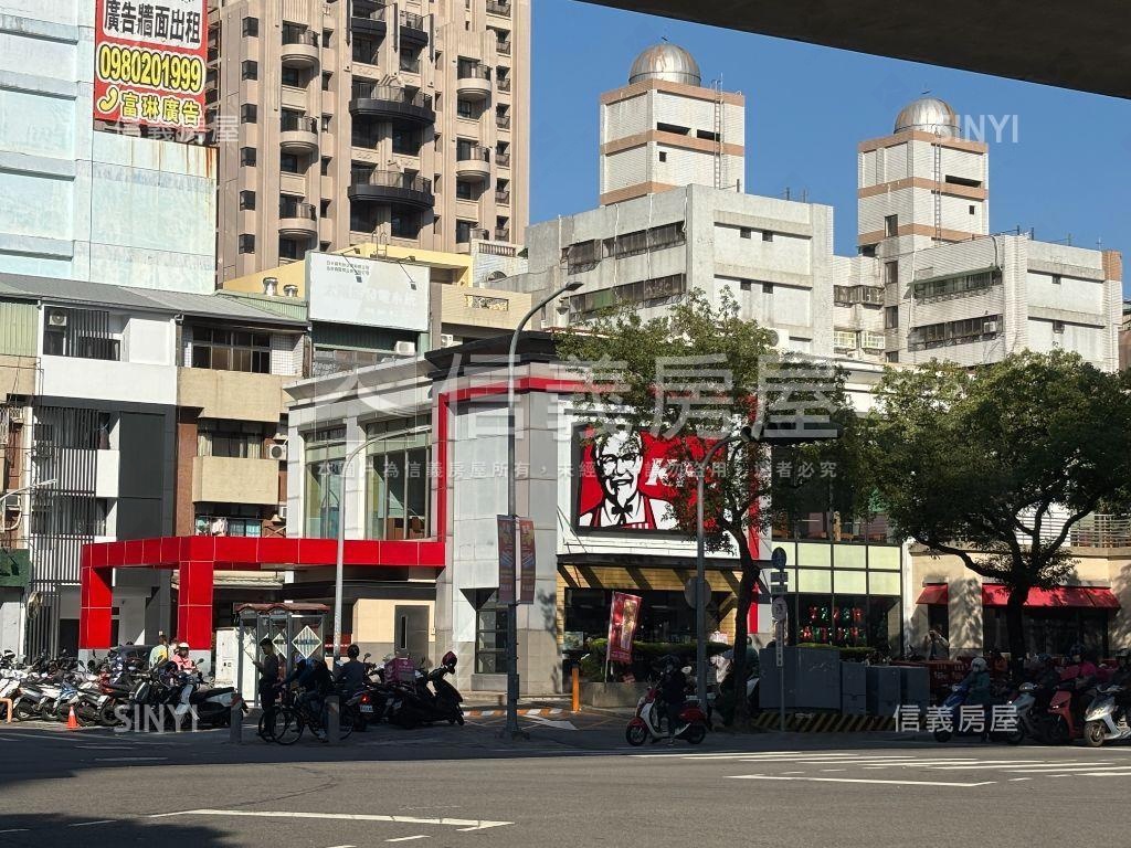 文心路大面寬角店房屋室內格局與周邊環境
