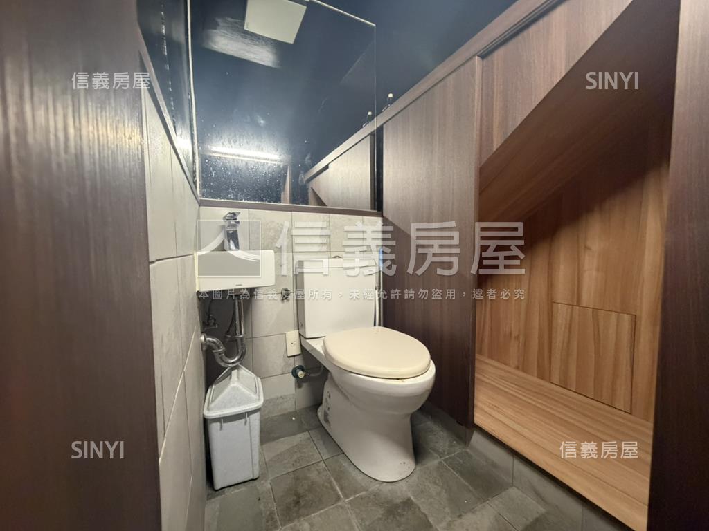 【三角窗】顯目寬店面房屋室內格局與周邊環境