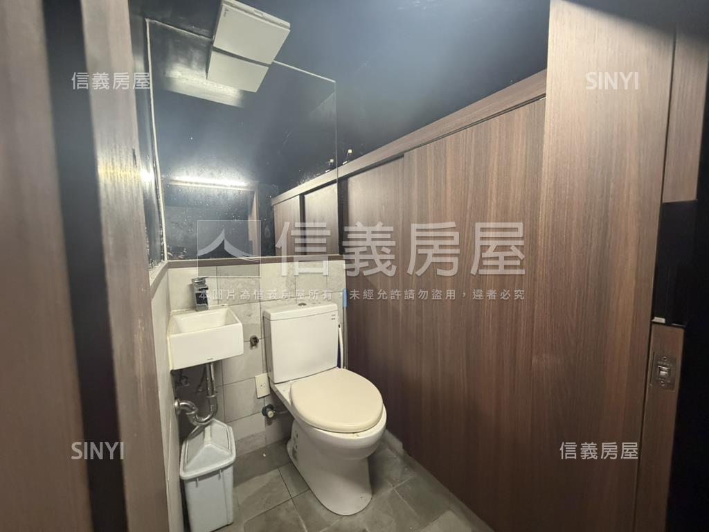 【三角窗】顯目寬店面房屋室內格局與周邊環境