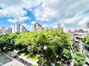 正面公園★奢華小豪宅