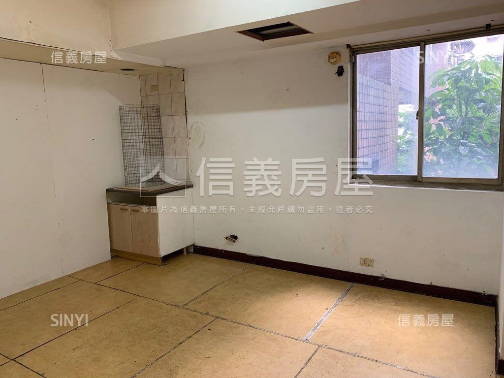 大露台店辦房屋室內格局與周邊環境