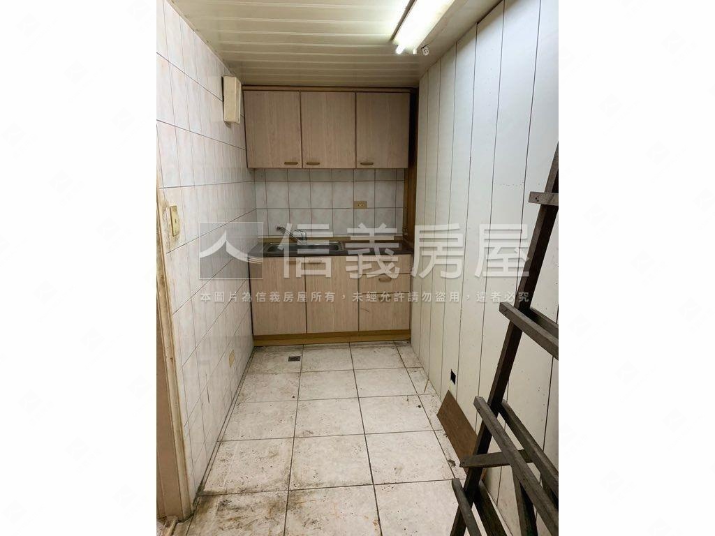 大露台店辦房屋室內格局與周邊環境