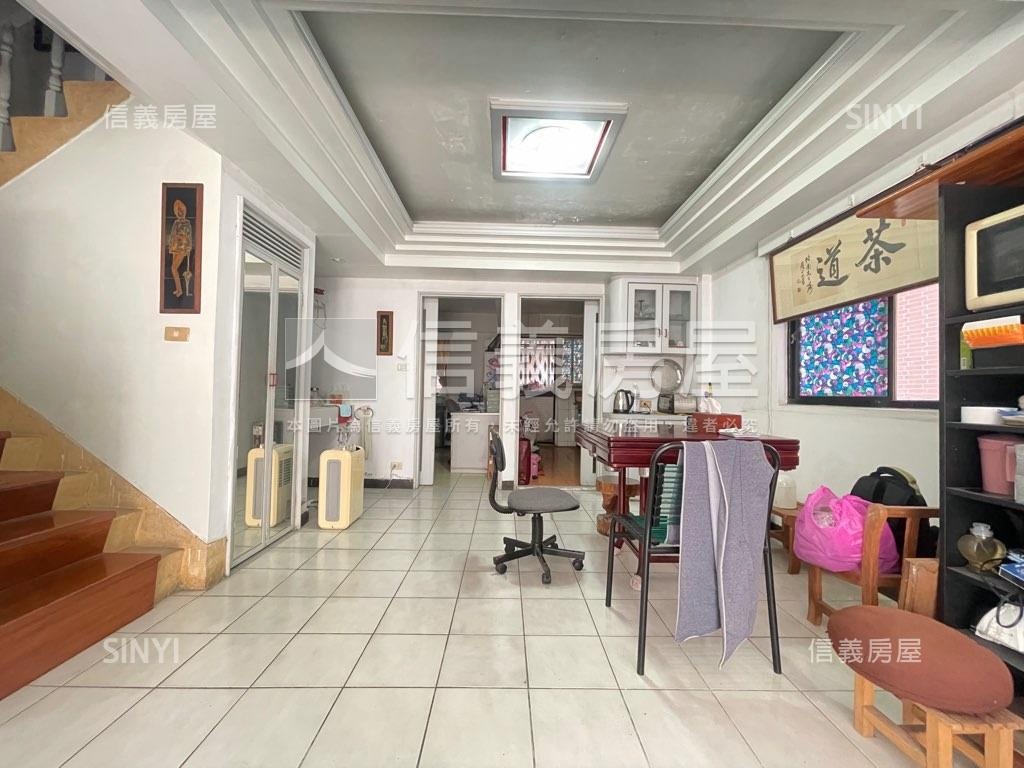 玫瑰城精緻樓中樓稀有釋出房屋室內格局與周邊環境