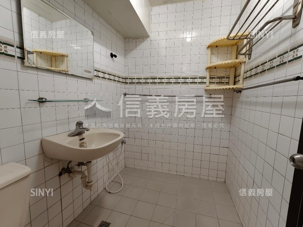 機廠輕軌聚財１＋２樓店住房屋室內格局與周邊環境
