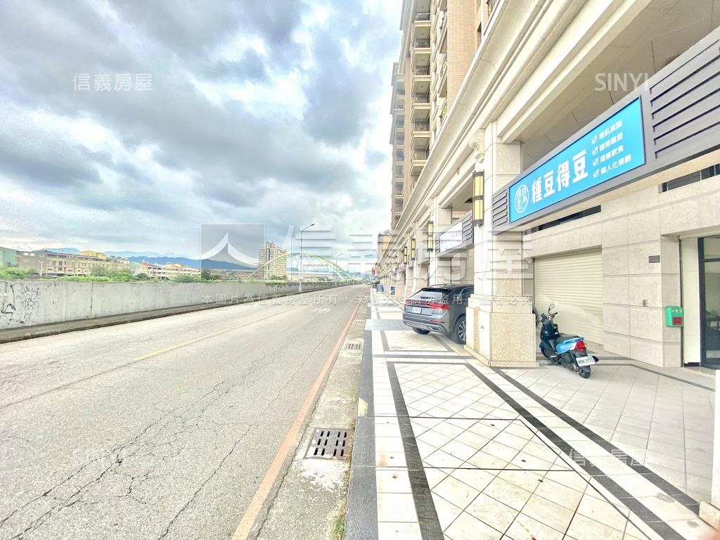 夏卡爾雙車位角間店面房屋室內格局與周邊環境