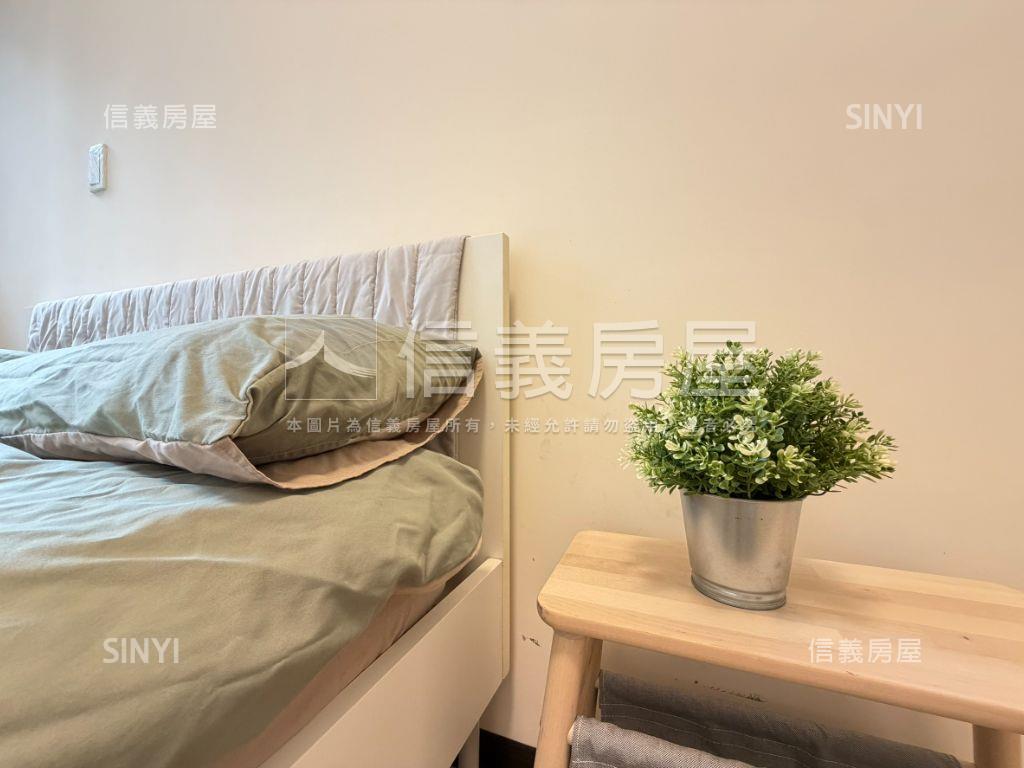 中央公園！輕屋齡兩房平車房屋室內格局與周邊環境