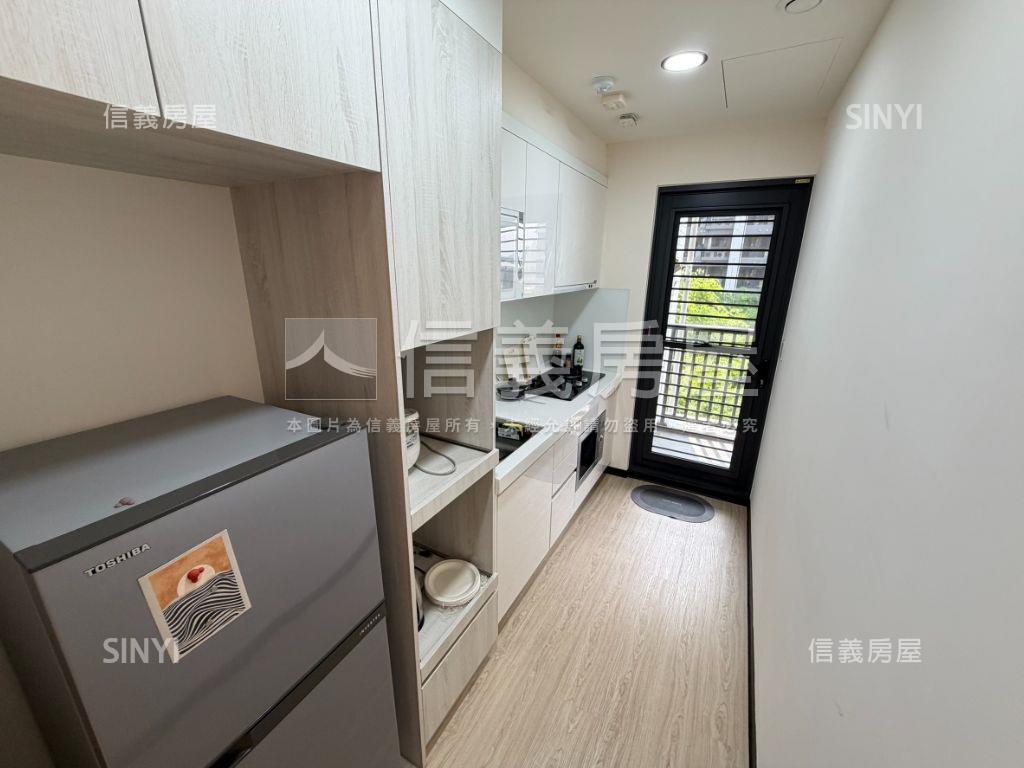 中央公園！輕屋齡兩房平車房屋室內格局與周邊環境