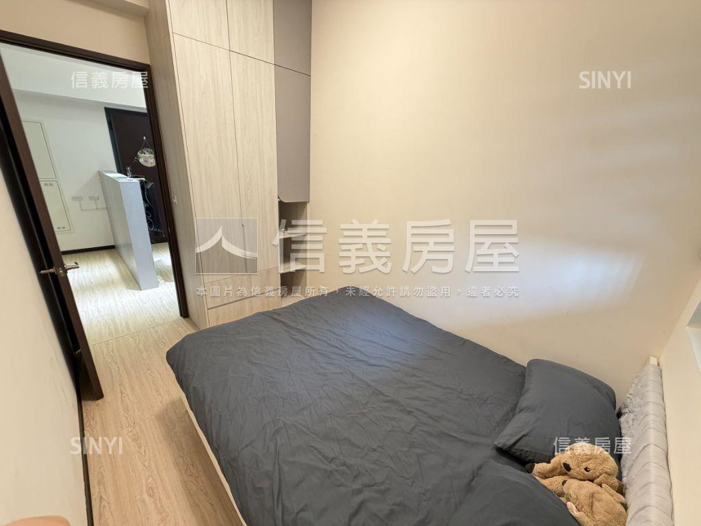 中央公園！輕屋齡兩房平車房屋室內格局與周邊環境