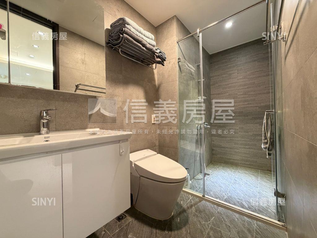 中央公園！輕屋齡兩房平車房屋室內格局與周邊環境