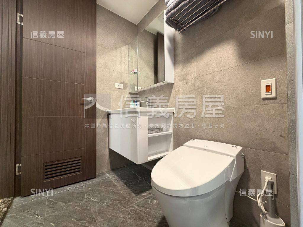 中央公園！輕屋齡兩房平車房屋室內格局與周邊環境