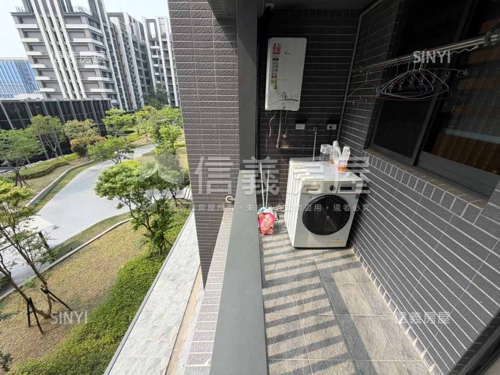 中央公園！輕屋齡兩房平車房屋室內格局與周邊環境