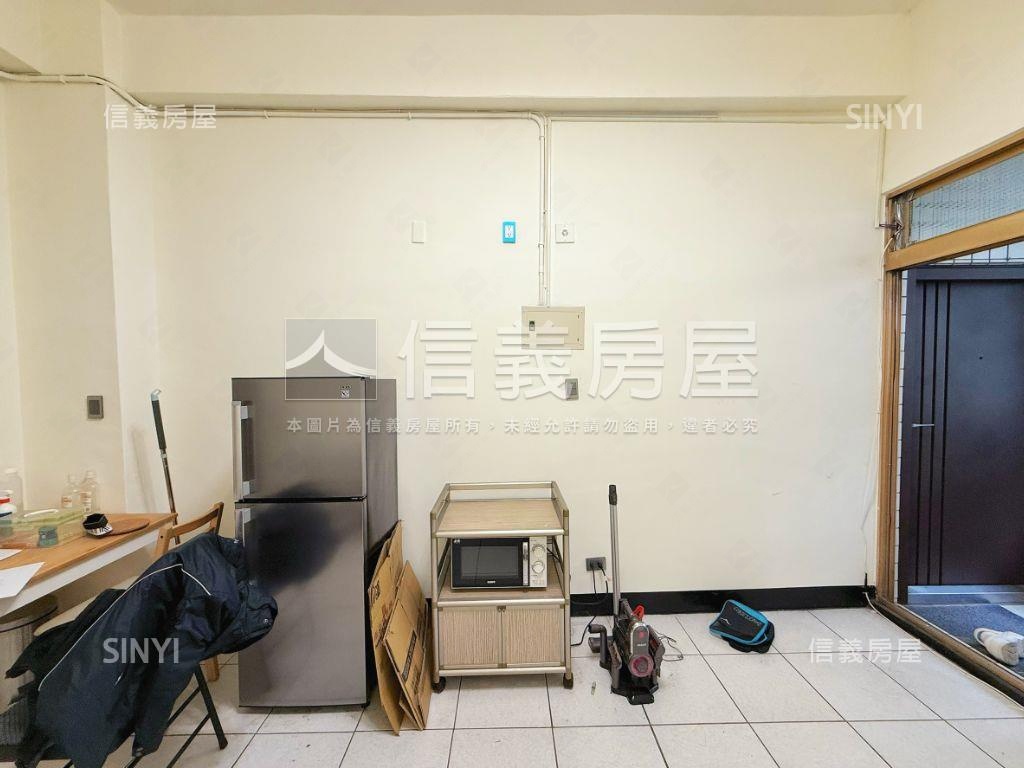 低總價新興街稀有釋出房屋室內格局與周邊環境