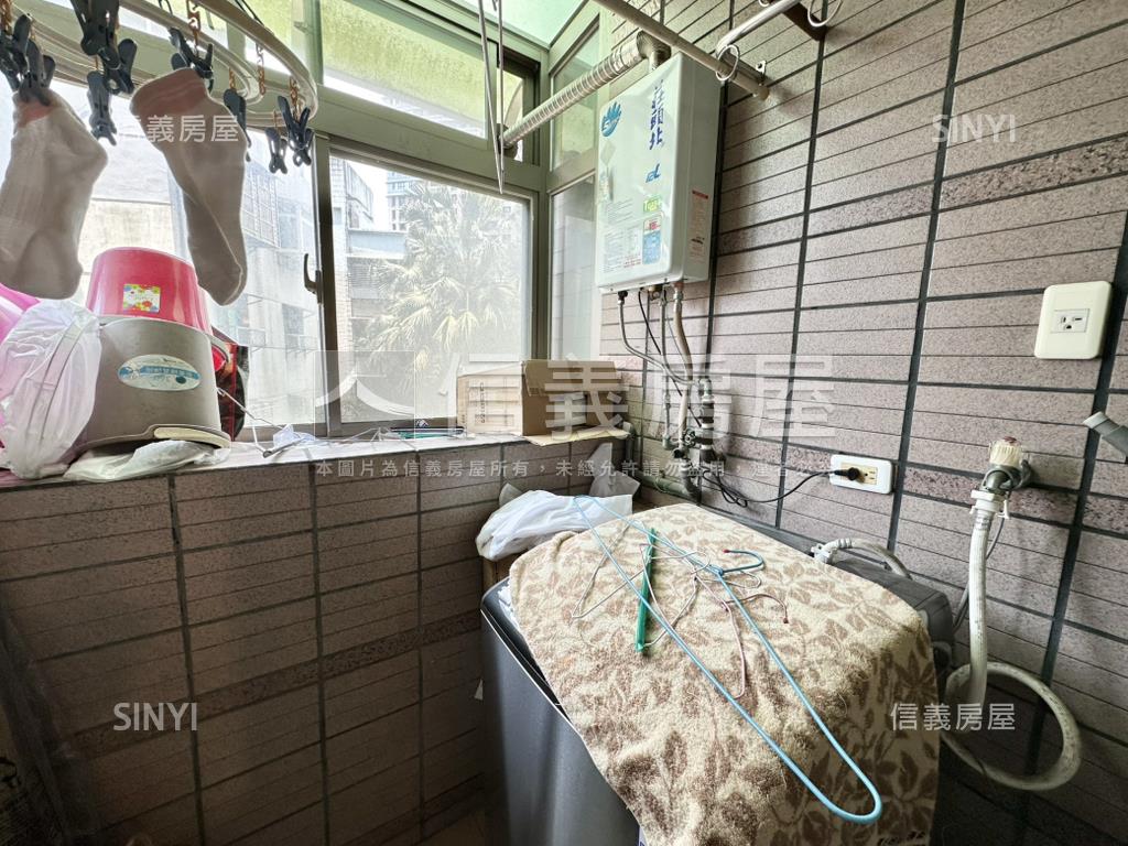 新案！超級市民兩房帶車位房屋室內格局與周邊環境