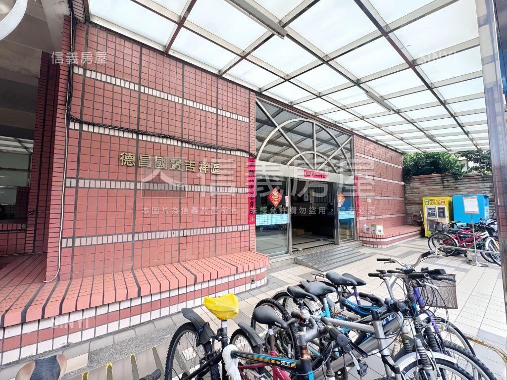 邊間２房２廳附車位裝潢戶房屋室內格局與周邊環境
