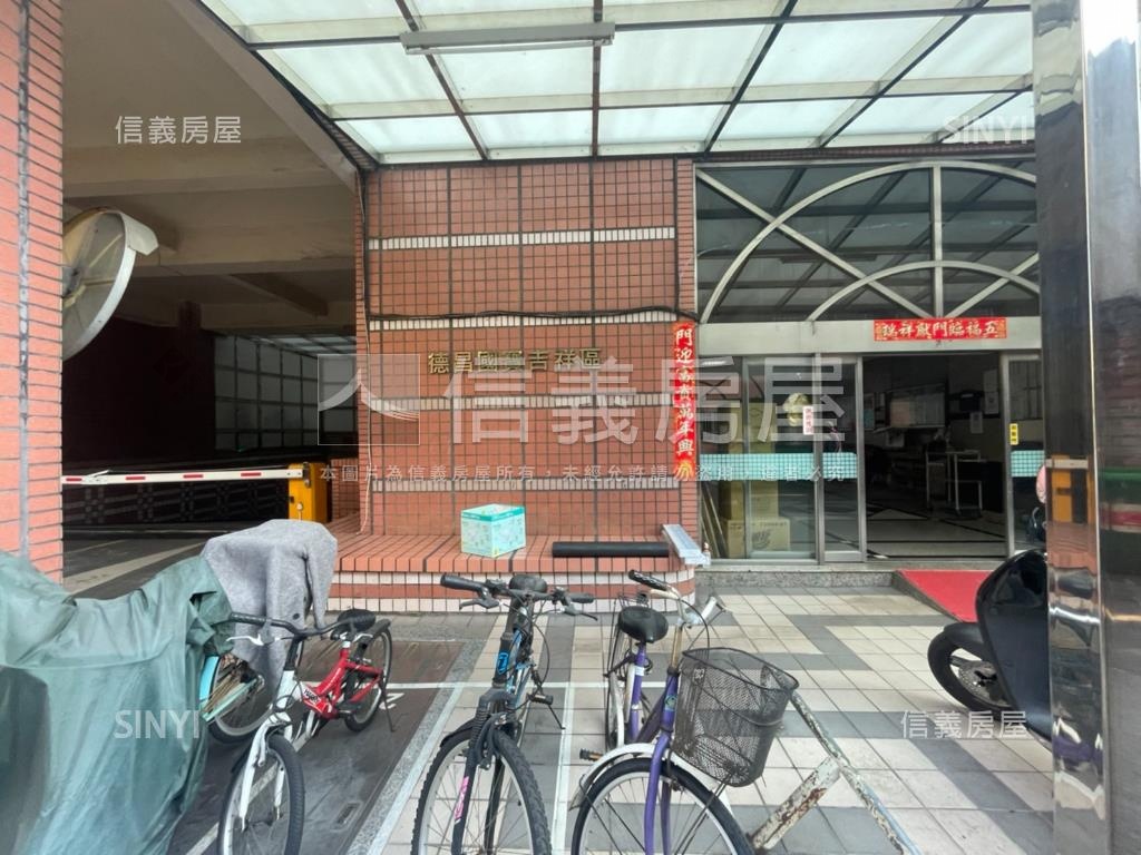 邊間２房２廳附車位裝潢戶房屋室內格局與周邊環境