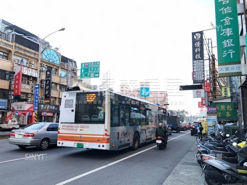 邊間２房２廳附車位裝潢戶房屋室內格局與周邊環境