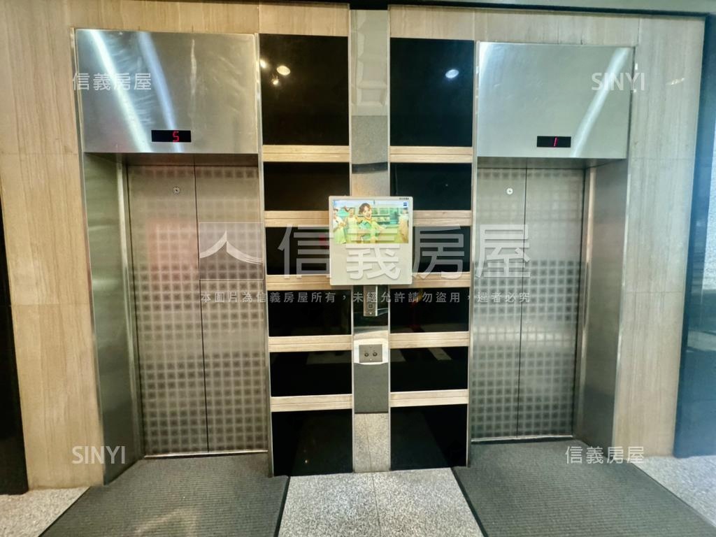 金矽谷３邊間附四坡平車位房屋室內格局與周邊環境