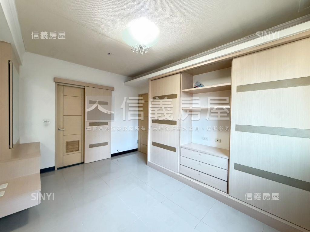 竹城鶴岡高樓三房雙車位房屋室內格局與周邊環境
