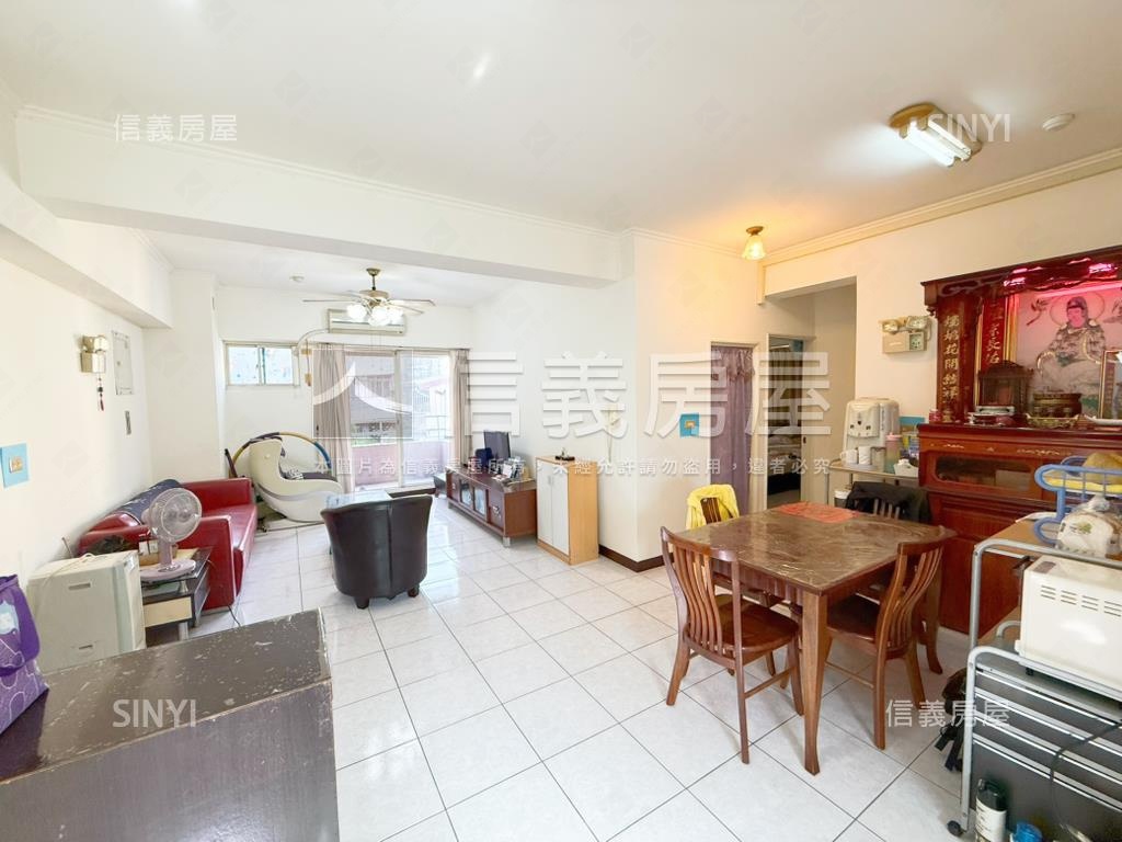 美術園道旁大三房車位房屋室內格局與周邊環境