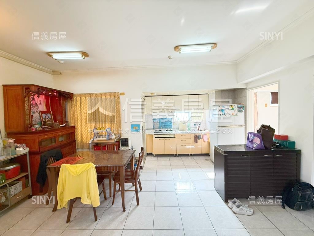 美術園道旁大三房車位房屋室內格局與周邊環境