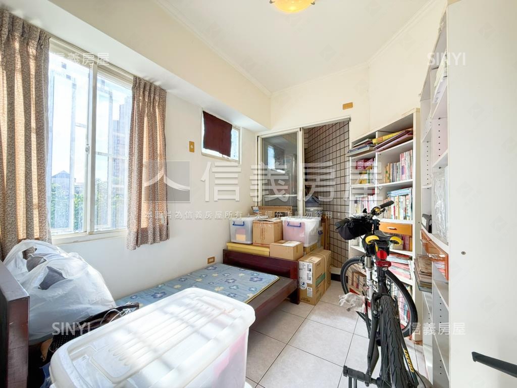 美術園道旁大三房車位房屋室內格局與周邊環境