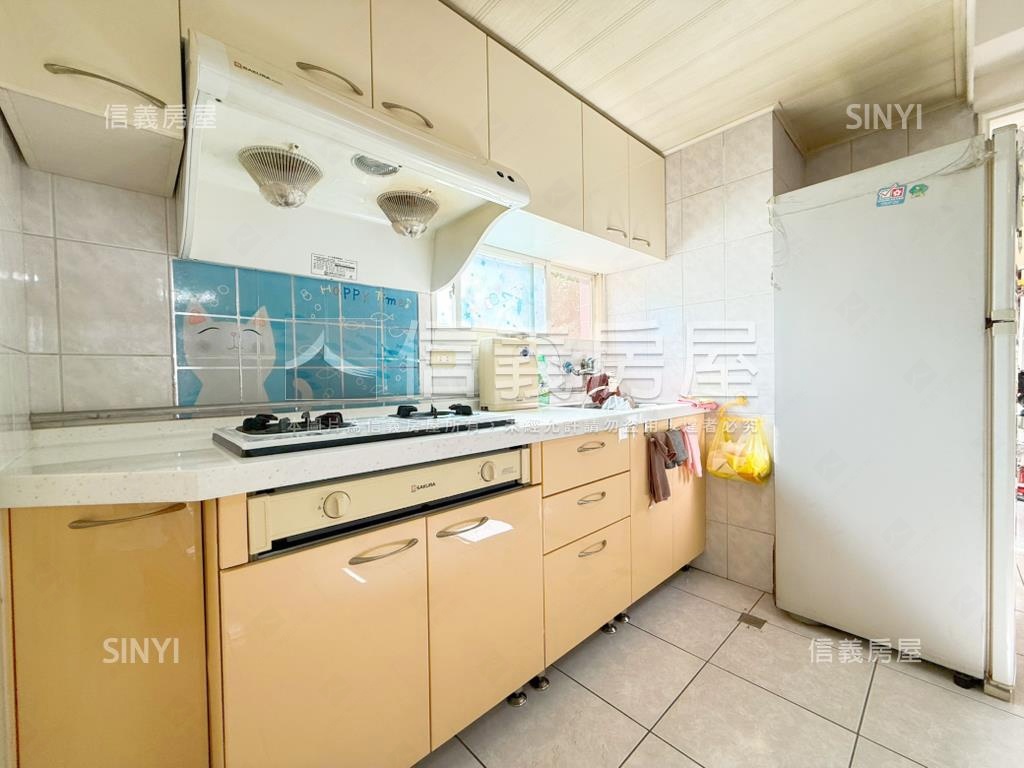 美術園道旁大三房車位房屋室內格局與周邊環境