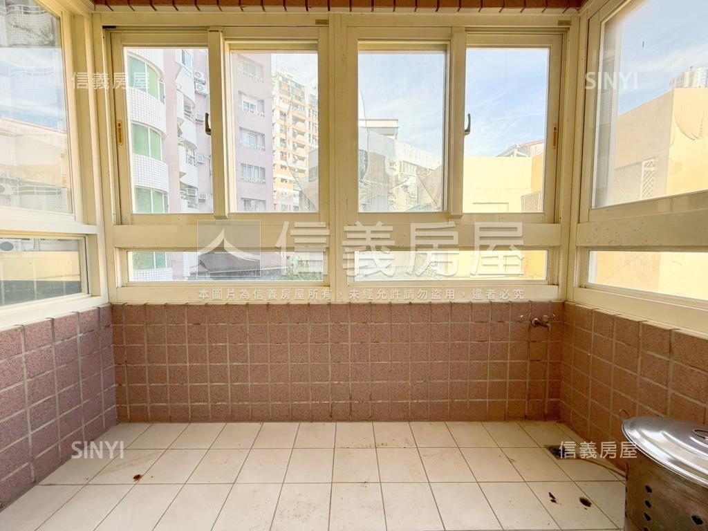 美術園道旁大三房車位房屋室內格局與周邊環境