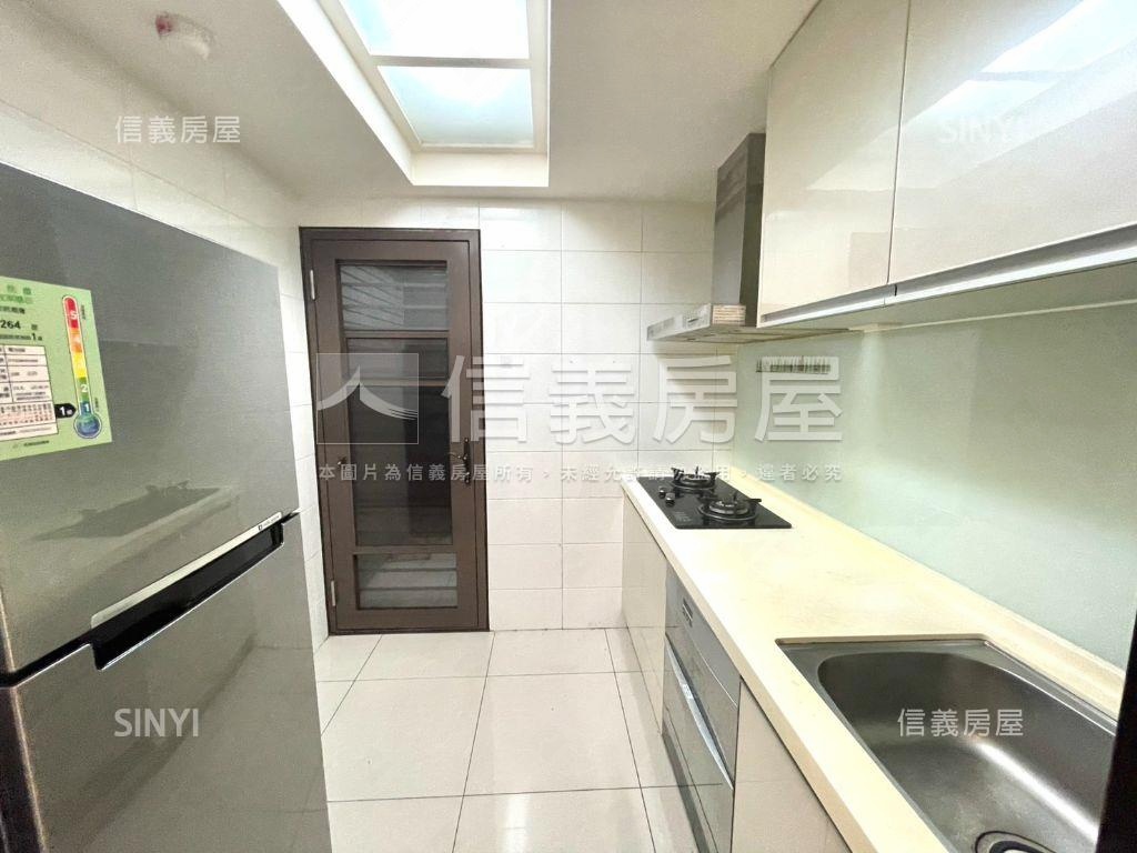 鴻築中高樓層採光兩房車位房屋室內格局與周邊環境