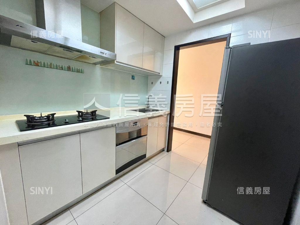 鴻築中高樓層採光兩房車位房屋室內格局與周邊環境