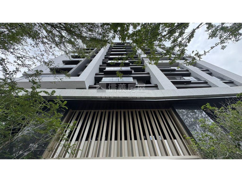 近南興公園精晨二房二衛房屋室內格局與周邊環境