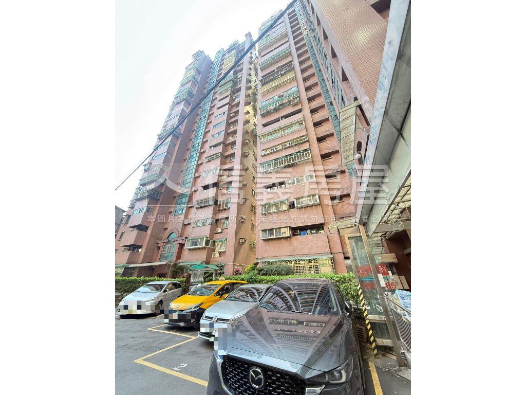 景安捷運摩登時尚首購套房房屋室內格局與周邊環境