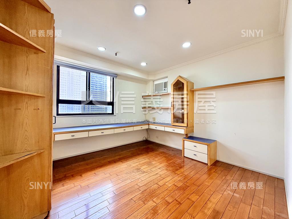 首排景觀｜國泰美三房平車房屋室內格局與周邊環境