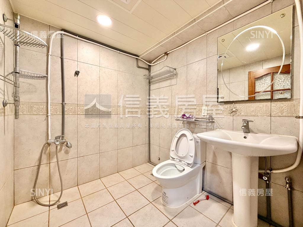 首排景觀｜國泰美三房平車房屋室內格局與周邊環境