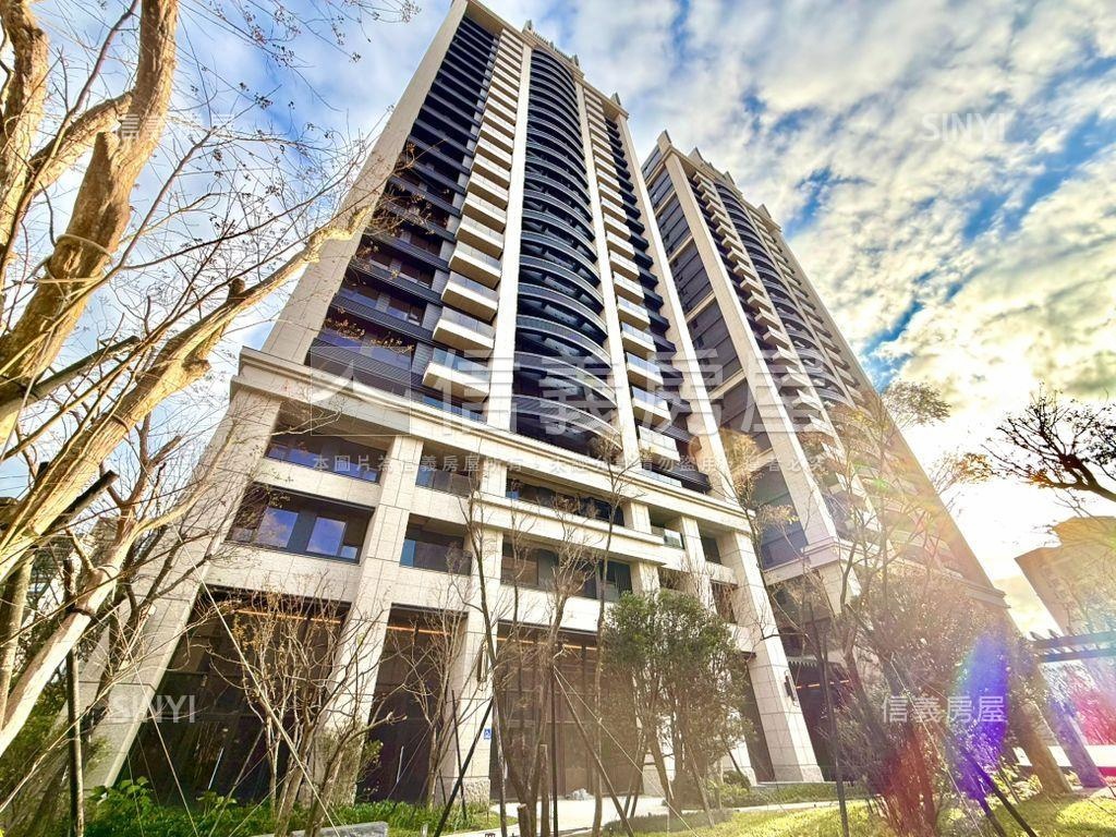 專任擎天森林４７坪雙車位房屋室內格局與周邊環境