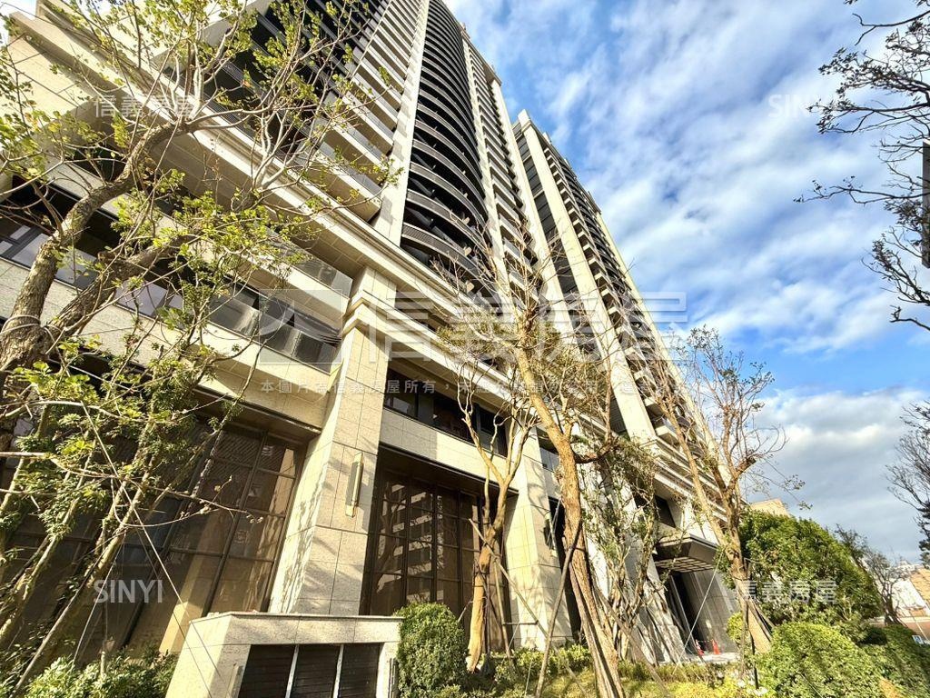 專任擎天森林４７坪雙車位房屋室內格局與周邊環境