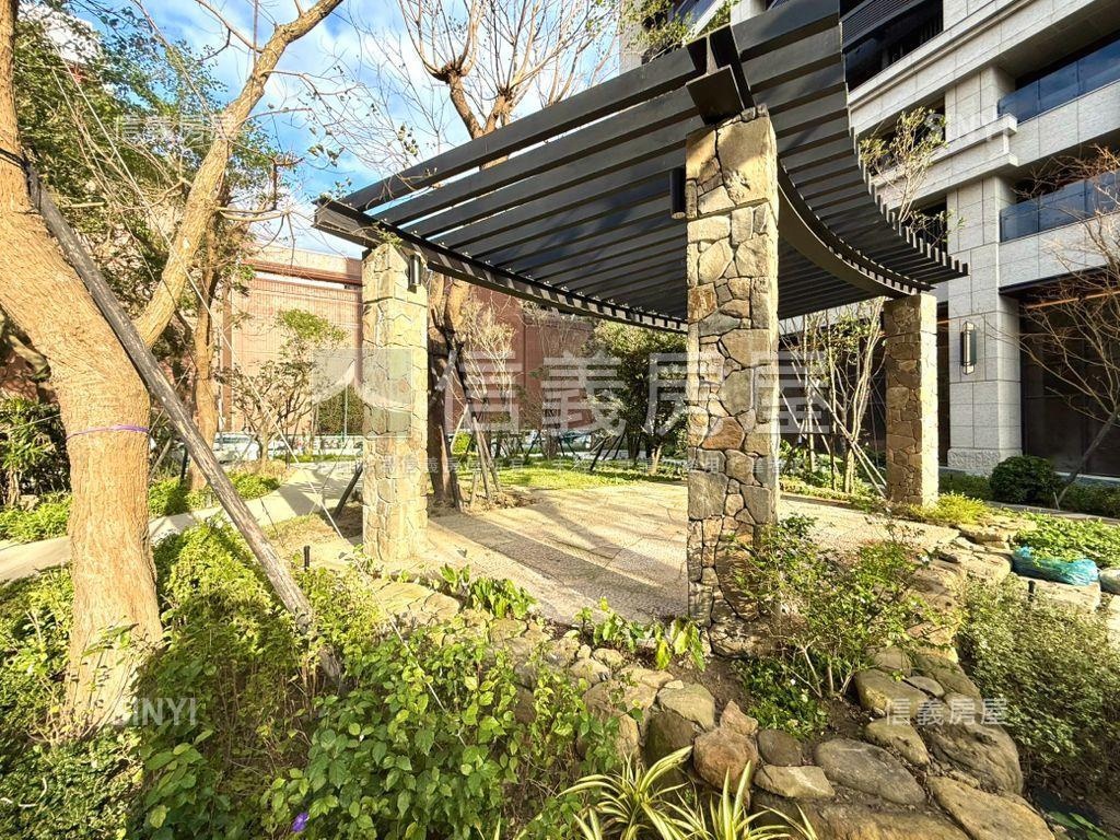 專任擎天森林４７坪雙車位房屋室內格局與周邊環境