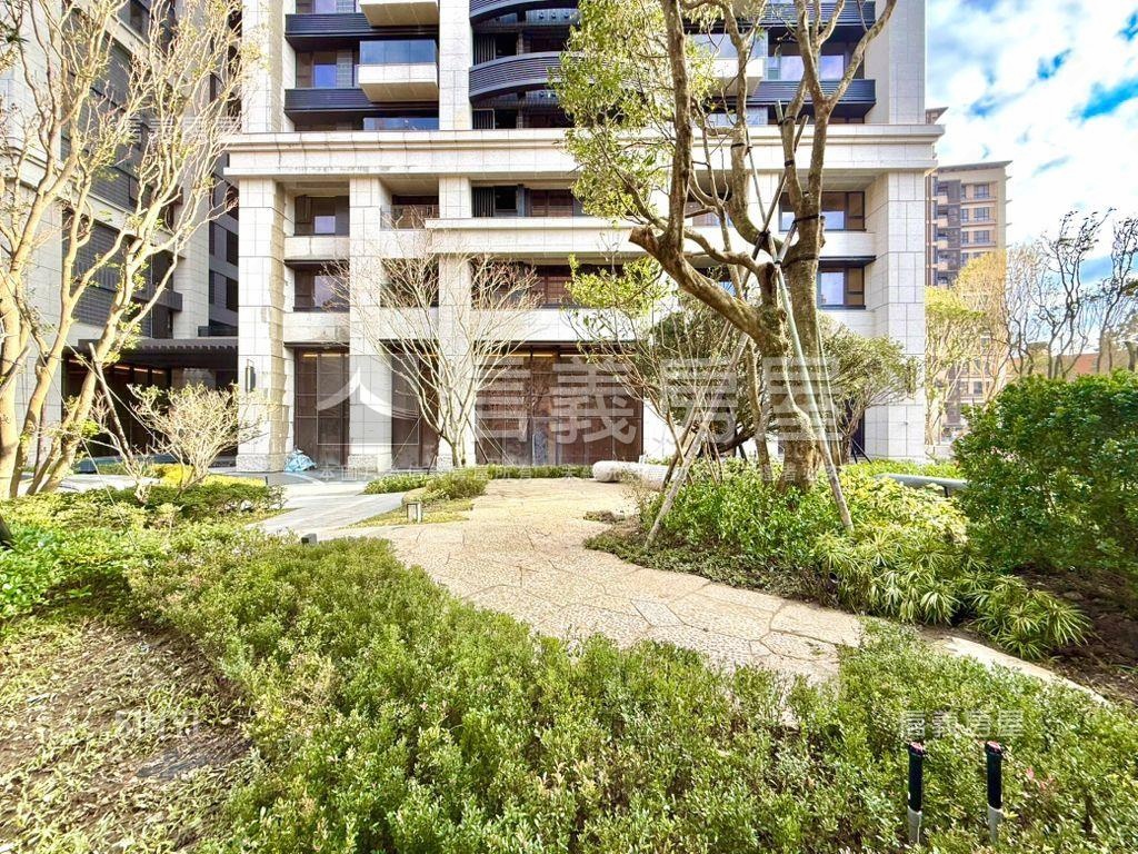 專任擎天森林４７坪雙車位房屋室內格局與周邊環境