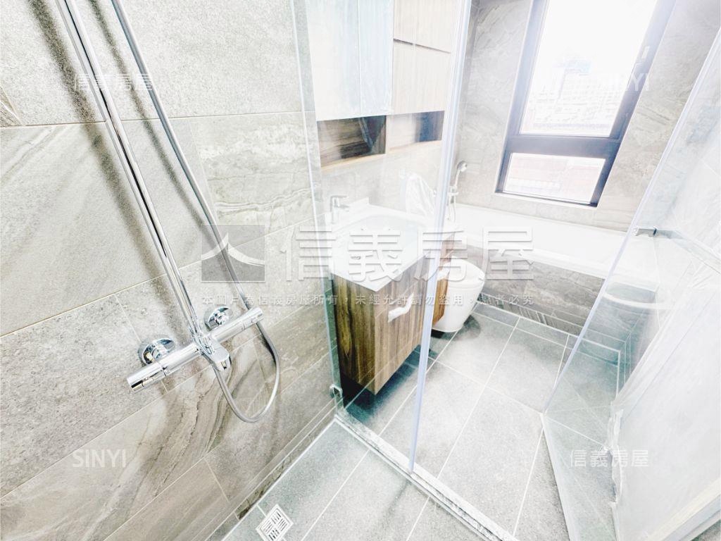 專任擎天森林４７坪雙車位房屋室內格局與周邊環境