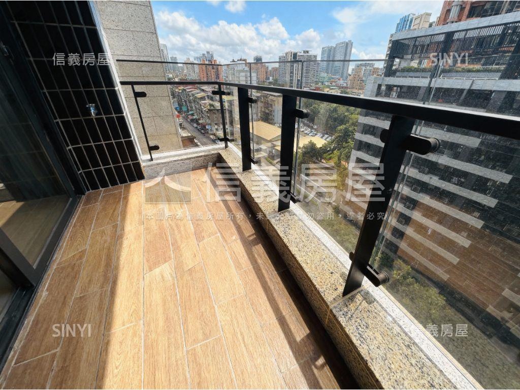 專任擎天森林４７坪雙車位房屋室內格局與周邊環境