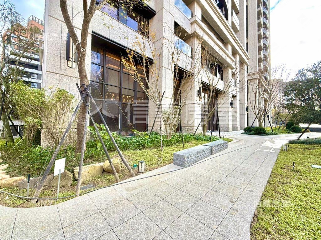 專任擎天森林４７坪雙車位房屋室內格局與周邊環境