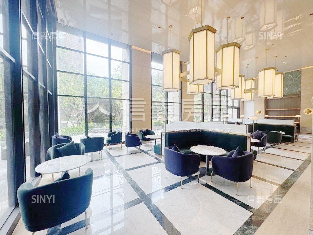 專任擎天森林４７坪雙車位房屋室內格局與周邊環境