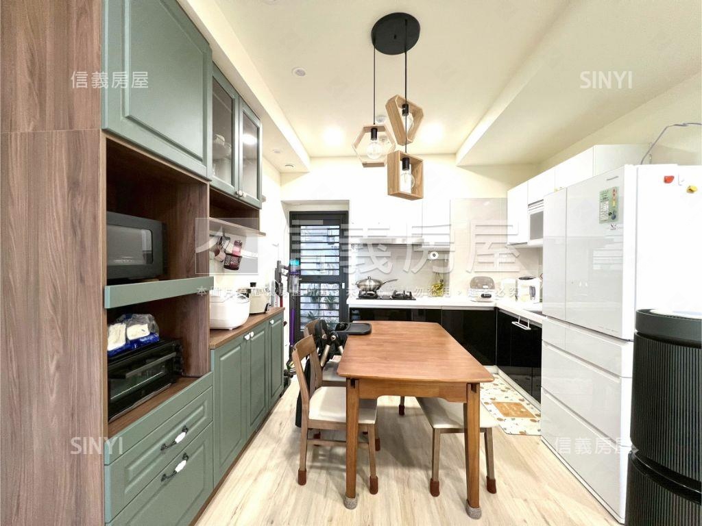 頂樓三面採光質感三房平車房屋室內格局與周邊環境