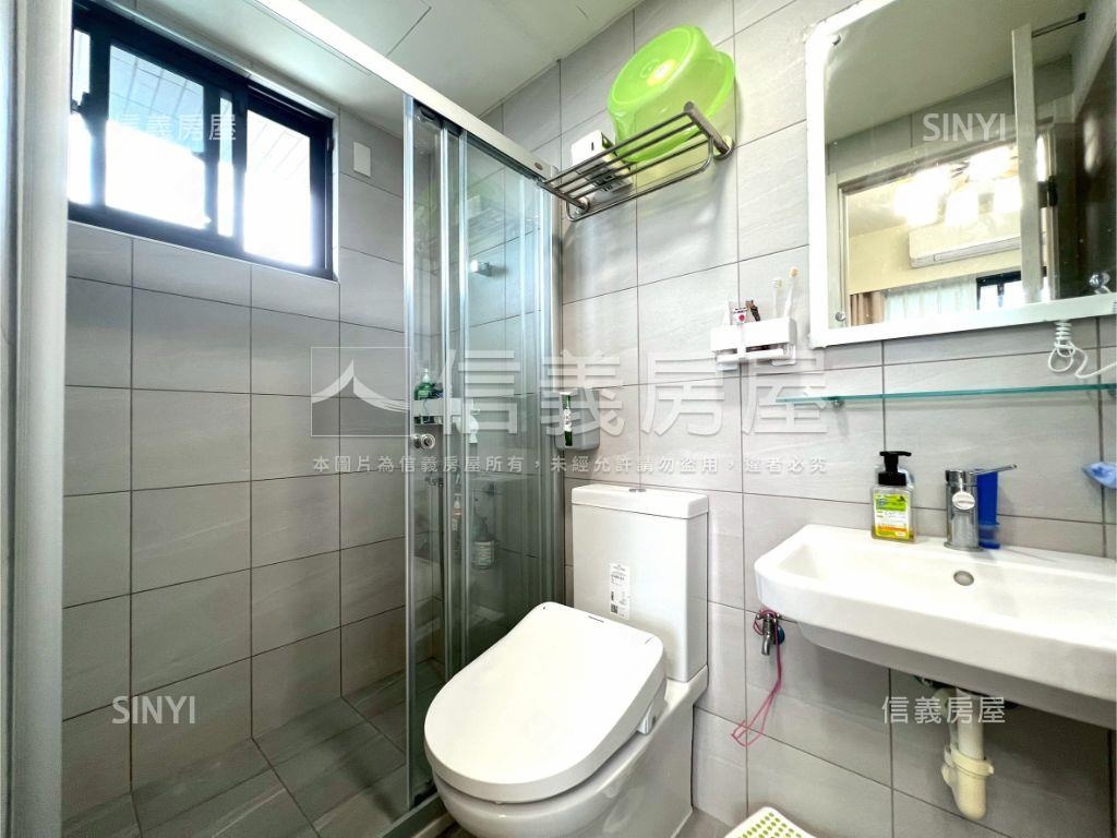 頂樓三面採光質感三房平車房屋室內格局與周邊環境